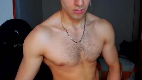 Twitter BreddTommy IG tommy bredd online show from March 4, 12:29 am