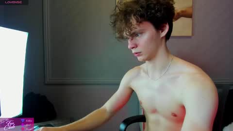 Snapshot of tommy_jamm chatting on February 10, 1:11 pm Tommy online show from February 10, 1:11 pm