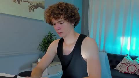 Snapshot of tommy_jamm chatting on October 1, 9:48 am Tommy online show from October 1, 9:48 am