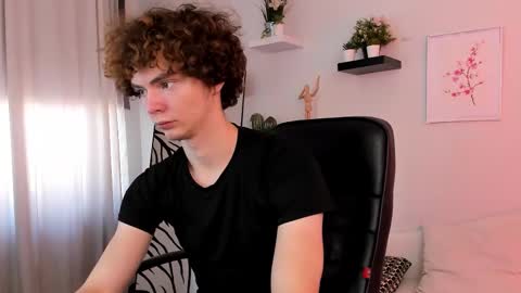 Snapshot of tommy_jamm chatting on October 11, 10:14 am Tommy online show from October 11, 10:14 am