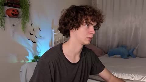 Snapshot of tommy_jamm chatting on October 31, 2:29 pm Tommy online show from October 31, 2:29 pm