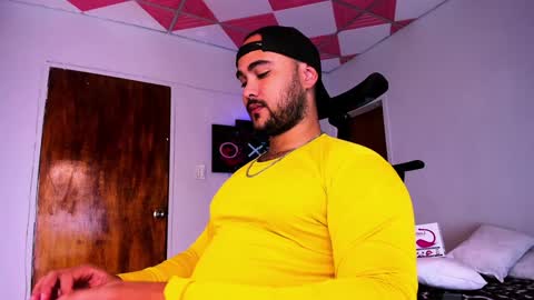 Snapshot of tommy_sccott chatting on December 23, 2:56 am tommy_sccott online show from December 23, 2:56 am