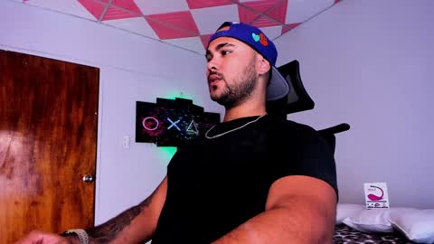 Snapshot of tommy_sccott chatting on January 8, 2:57 am tommy_sccott online show from January 8, 2:57 am