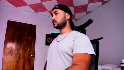 Snapshot of tommy_sccott chatting on January 17, 3:34 am tommy_sccott online show from January 17, 3:34 am