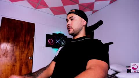 Snapshot of tommy_sccott chatting on January 22, 2:15 am tommy_sccott online show from January 22, 2:15 am