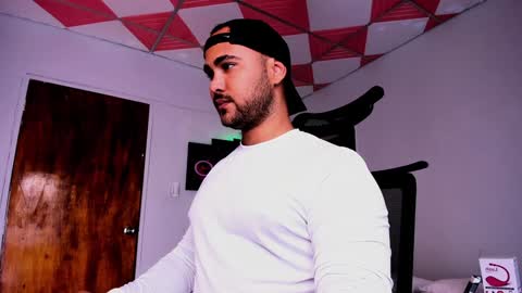 Snapshot of tommy_sccott chatting on January 31, 5:09 am tommy_sccott online show from January 31, 5:09 am