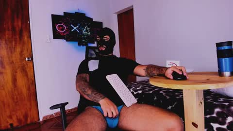 Snapshot of tommy_sccott chatting on February 16, 5:48 am tommy_sccott online show from February 16, 5:48 am