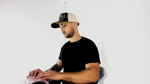 Snapshot of tommy_sccott chatting on September 9, 10:20 pm tommy_sccott online show from September 9, 10:20 pm