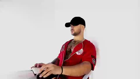 Snapshot of tommy_sccott chatting on September 11, 10:32 pm tommy_sccott online show from September 11, 10:32 pm