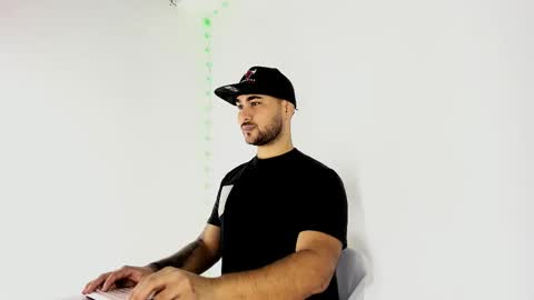 Snapshot of tommy_sccott chatting on September 13, 11:04 pm tommy_sccott online show from September 13, 11:04 pm