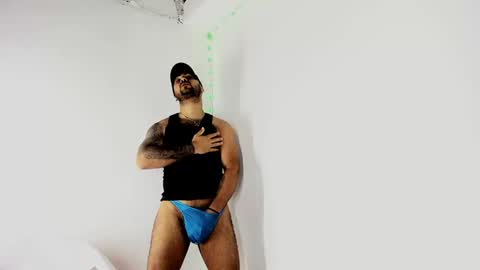 Snapshot of tommy_sccott chatting on September 19, 10:43 pm tommy_sccott online show from September 19, 10:43 pm