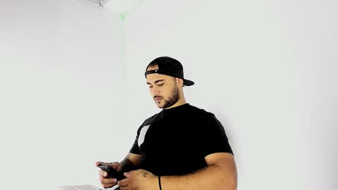 Snapshot of tommy_sccott chatting on September 21, 10:11 pm tommy_sccott online show from September 21, 10:11 pm