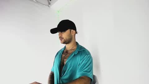 Snapshot of tommy_sccott chatting on September 28, 10:37 pm tommy_sccott online show from September 28, 10:37 pm