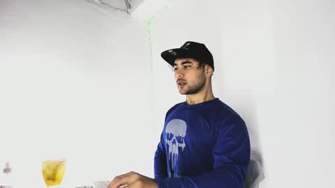 Snapshot of tommy_sccott chatting on September 29, 11:42 pm tommy_sccott online show from September 29, 11:42 pm