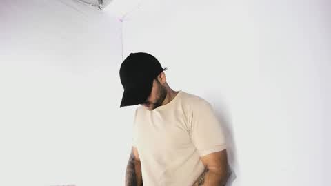 Snapshot of tommy_sccott chatting on October 4, 10:30 pm tommy_sccott online show from October 4, 10:30 pm