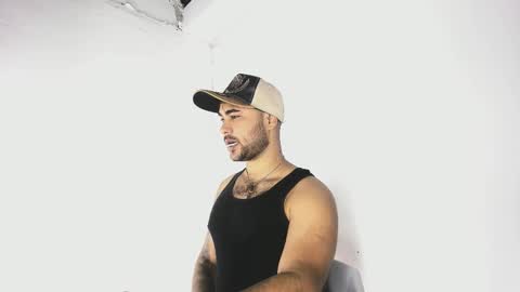 Snapshot of tommy_sccott chatting on October 15, 11:27 pm tommy_sccott online show from October 15, 11:27 pm