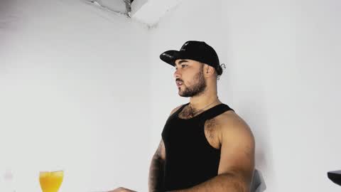 Snapshot of tommy_sccott chatting on October 25, 9:31 pm tommy_sccott online show from October 25, 9:31 pm