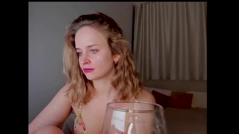 Snapshot of tony_and_alice chatting on December 28, 7:43 pm Tony and Alice online show from December 28, 7:43 pm