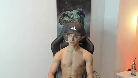 tony_petrov online show from September 30, 9:58 am