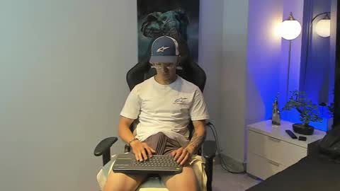 tony_petrov online show from October 5, 5:28 am