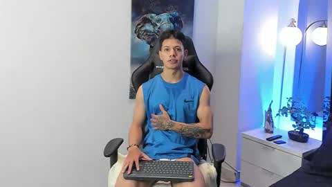 tony_petrov online show from October 13, 7:19 am