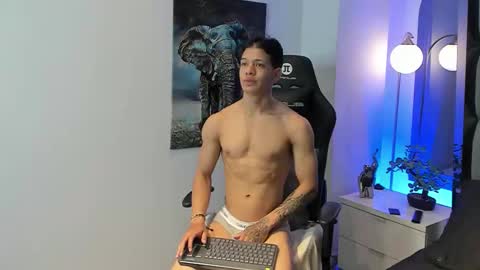 tony_petrov online show from November 10, 12:59 pm