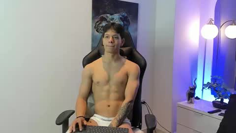 tony_petrov online show from November 21, 12:15 pm