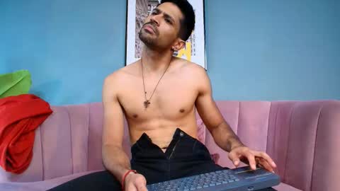 Snapshot of tonycosta_ chatting on October 4, 1:58 am Tony online show from October 4, 1:58 am