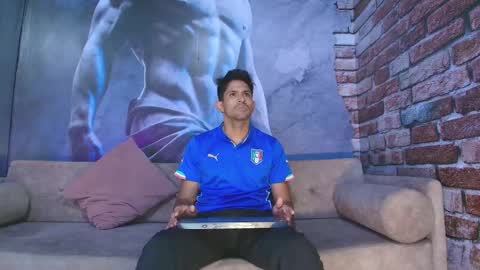 Snapshot of tonycosta_ chatting on October 7, 12:41 am Tony online show from October 7, 12:41 am