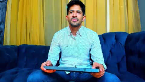 Snapshot of tonycosta_ chatting on October 19, 12:22 am Tony online show from October 19, 12:22 am