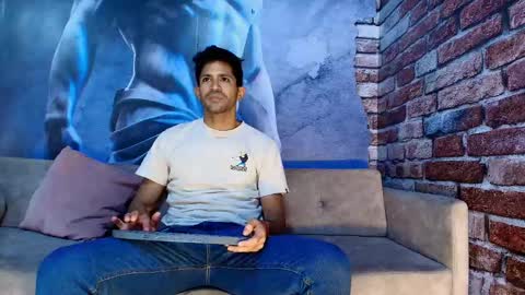 Snapshot of tonycosta_ chatting on October 21, 12:44 am Tony online show from October 21, 12:44 am