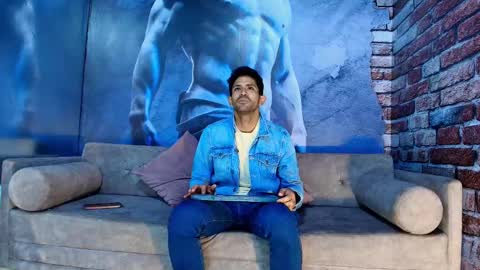 Snapshot of tonycosta_ chatting on October 22, 12:44 am Tony online show from October 22, 12:44 am