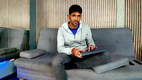 Snapshot of tonycosta_ chatting on October 31, 12:22 am Tony online show from October 31, 12:22 am