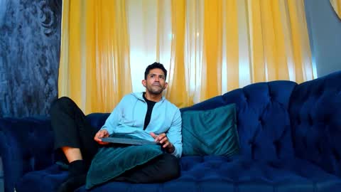 Snapshot of tonycosta_ chatting on October 31, 2:29 pm Tony online show from October 31, 2:29 pm