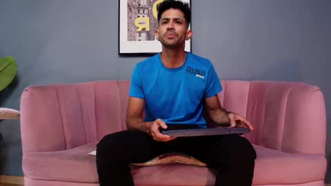 Snapshot of tonycosta_ chatting on November 12, 1:17 am Tony online show from November 12, 1:17 am