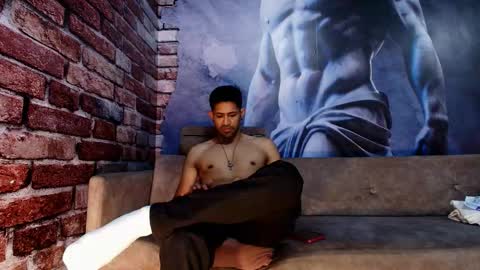 Snapshot of tonycosta_ chatting on December 14, 2:06 am Tony online show from December 14, 2:06 am