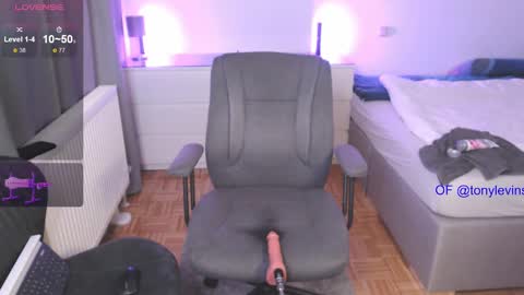 Snapshot of tonyleup chatting on January 28, 5:11 am Tony online show from January 28, 5:11 am