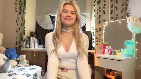 Lina online show from November 26, 4:30 pm