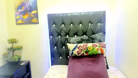 toxicfantasy4u online show from September 24, 4:32 pm