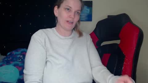 Snapshot of toxiclilly chatting on December 6, 12:05 pm Lilly Miss Mistress Goddess Maam Queen Boss online show from December 6, 12:05 pm