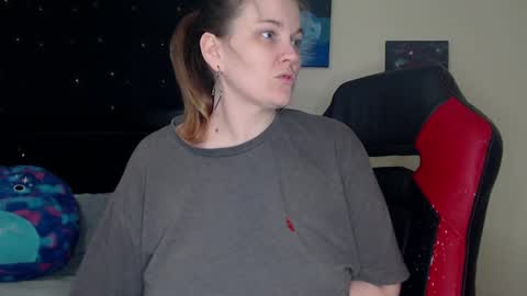 Snapshot of toxiclilly chatting on December 10, 8:40 am Lilly Miss Mistress Goddess Maam Queen Boss online show from December 10, 8:40 am