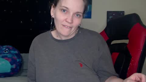 Snapshot of toxiclilly chatting on December 10, 11:43 am Lilly Miss Mistress Goddess Maam Queen Boss online show from December 10, 11:43 am