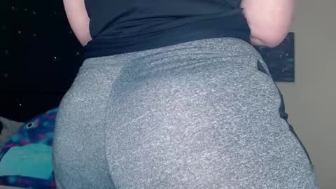 Snapshot of toxiclilly chatting on December 13, 10:30 am Lilly Miss Mistress Goddess Maam Queen Boss online show from December 13, 10:30 am