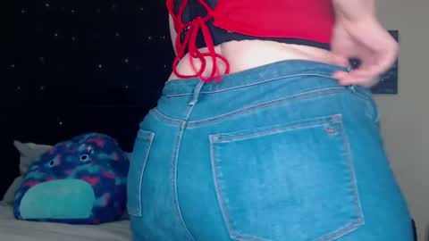 Snapshot of toxiclilly chatting on December 15, 9:24 am Lilly Miss Mistress Goddess Maam Queen Boss online show from December 15, 9:24 am