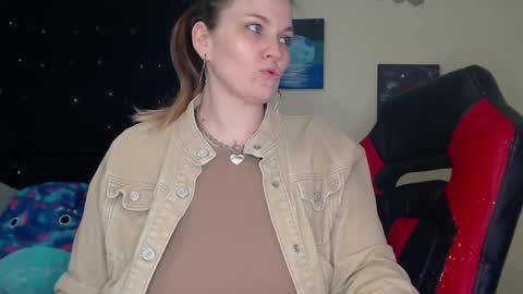 Snapshot of toxiclilly chatting on December 21, 8:28 am Lilly Miss Mistress Goddess Maam Queen Boss online show from December 21, 8:28 am