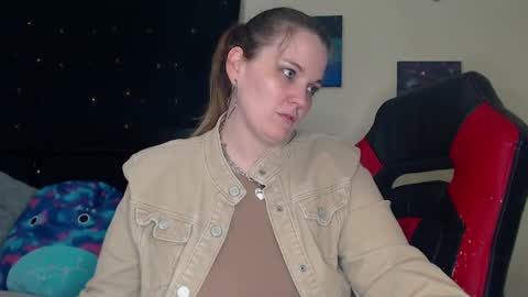 Snapshot of toxiclilly chatting on December 21, 11:33 am Lilly Miss Mistress Goddess Maam Queen Boss online show from December 21, 11:33 am