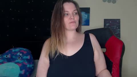 Snapshot of toxiclilly chatting on December 22, 7:44 am Lilly Miss Mistress Goddess Maam Queen Boss online show from December 22, 7:44 am