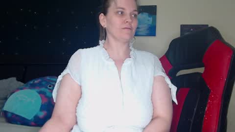 Snapshot of toxiclilly chatting on December 31, 11:53 am Lilly Miss Mistress Goddess Maam Queen Boss online show from December 31, 11:53 am