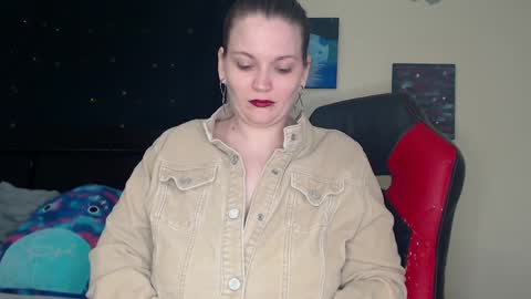 Snapshot of toxiclilly chatting on January 1, 9:17 am Lilly Miss Mistress Goddess Maam Queen Boss online show from January 1, 9:17 am