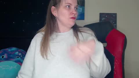 Snapshot of toxiclilly chatting on January 2, 12:03 pm Lilly Miss Mistress Goddess Maam Queen Boss online show from January 2, 12:03 pm